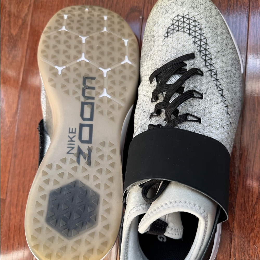 Wmns Air Zoom Strong  843975-100